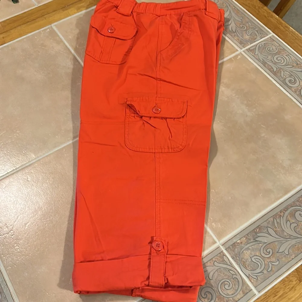 NWOT St. John’s Bay Cargo Capris